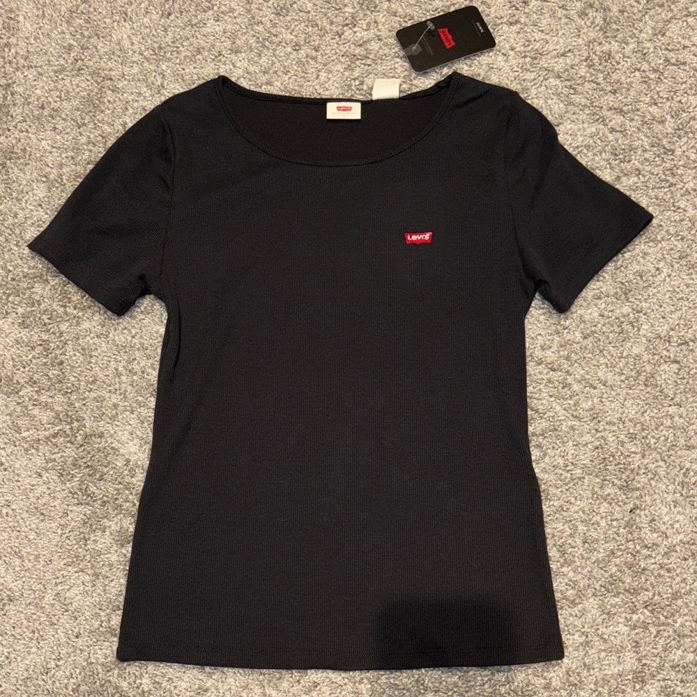 Brand New with tags Levi's Classic Black Short Sleeve Tee